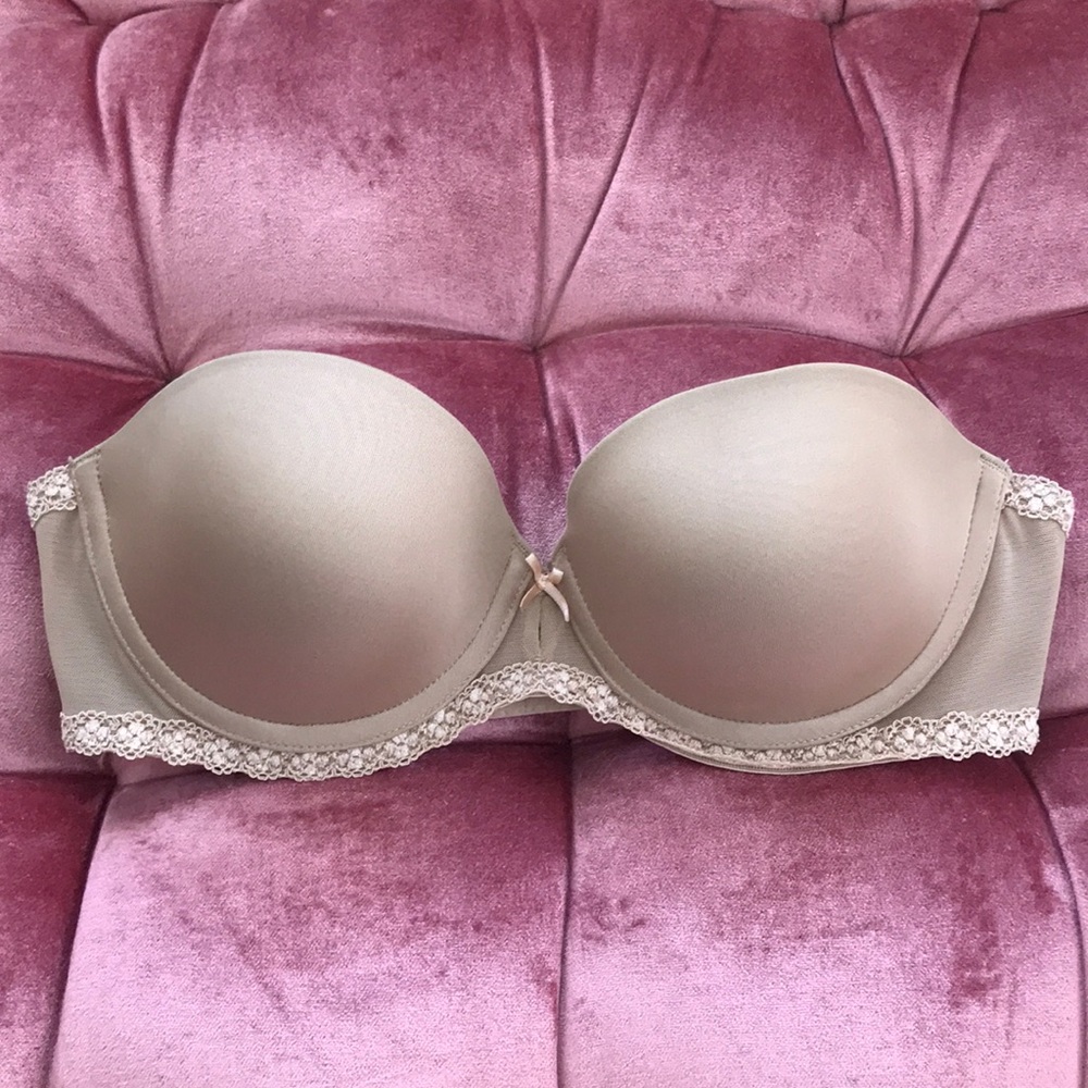 Convertible strapless bra